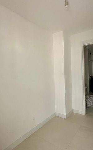 Apartamento à venda com 166m², 3 quartos e 2 vagas Apartamento à venda com 166m², 3 quartos e 2 vagasQuarto de Serviço