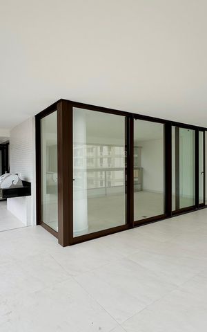 Apartamento à venda com 166m², 3 quartos e 2 vagas Apartamento à venda com 166m², 3 quartos e 2 vagasSala/Varanda