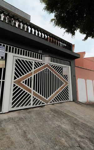 Casa à venda com 200m², 3 quartos e 2 vagasFachada