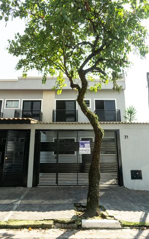 Casa à venda com 75m², 2 quartos e 1 vaga Casa à venda com 75m², 2 quartos e 1 vagaFachada