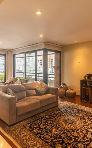 Apartamento à venda com 220m², 4 quartos e 4 vagas Apartamento à venda com 220m², 4 quartos e 4 vagasSala
