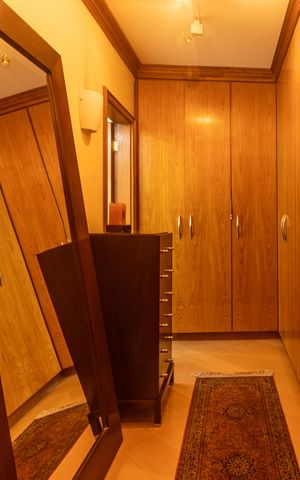 Apartamento à venda com 220m², 4 quartos e 4 vagas Apartamento à venda com 220m², 4 quartos e 4 vagasCloset da suíte 1