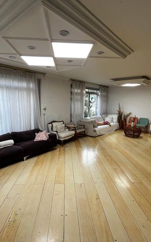 Casa à venda com 564m², 7 quartos e 4 vagasSala