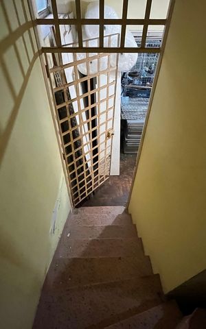Casa à venda com 564m², 7 quartos e 4 vagasEscada