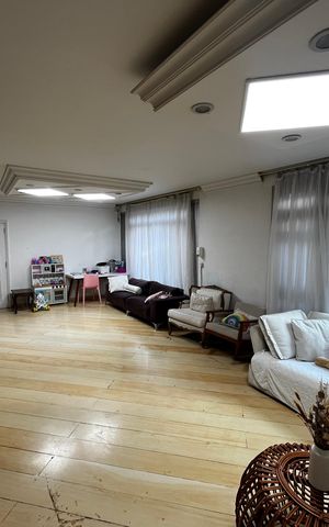 Casa à venda com 564m², 7 quartos e 4 vagasSala