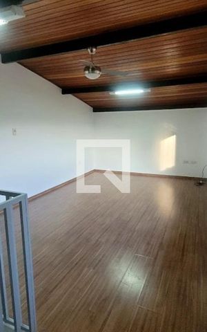 Casa à venda com 240m², 3 quartos e 2 vagas
