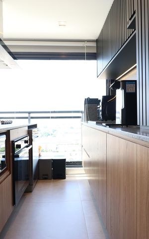 Apartamento à venda com 89m², 2 quartos e 2 vagasDetalhe Varanda e Cozinha
