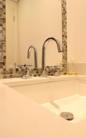Apartamento à venda com 89m², 2 quartos e 2 vagasDetalhe Banheiro Social