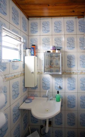 Casa à venda com 90m², 2 quartos e sem vagaBanheiro 1