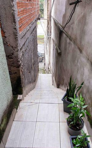Casa à venda com 90m², 2 quartos e sem vagaEscada