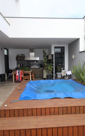 Casa de condomínio para alugar com 355m², 4 quartos e 4 vagasQuintal