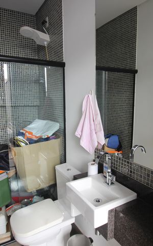Casa de condomínio para alugar com 355m², 4 quartos e 4 vagasBanheiro de serviço