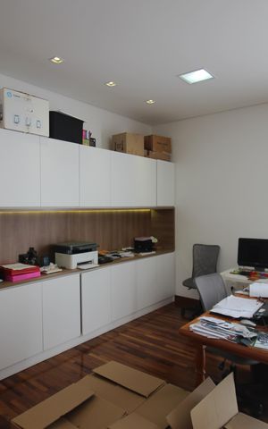 Casa de condomínio para alugar com 355m², 4 quartos e 4 vagasEscritório