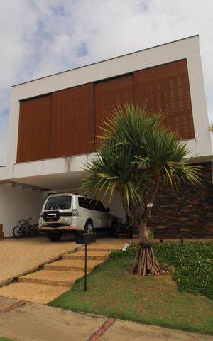 Casa de condomínio para alugar com 355m², 4 quartos e 4 vagasFachada
