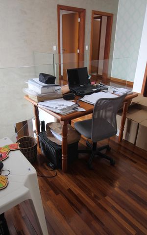 Casa de condomínio para alugar com 355m², 4 quartos e 4 vagasEscritório