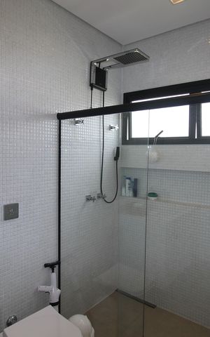 Casa de condomínio para alugar com 355m², 4 quartos e 4 vagasBanheiro
