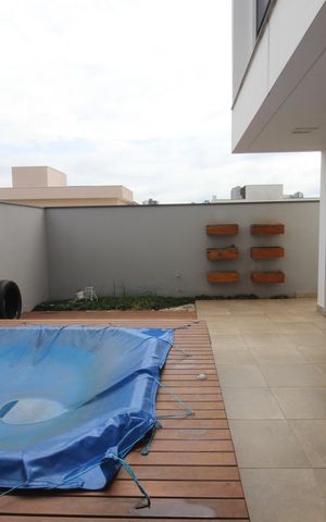Casa de condomínio para alugar com 355m², 4 quartos e 4 vagasQuintal