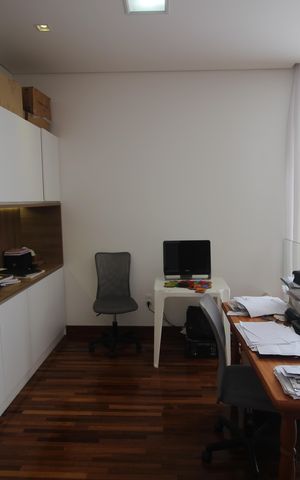 Casa de condomínio para alugar com 355m², 4 quartos e 4 vagasEscritório