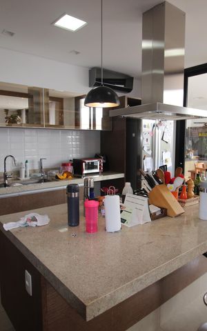 Casa de condomínio para alugar com 355m², 4 quartos e 4 vagasCozinha