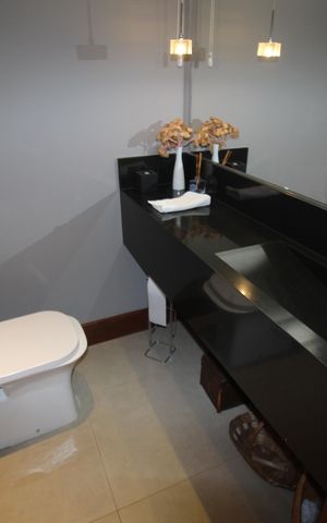 Casa de condomínio para alugar com 355m², 4 quartos e 4 vagasLavabo