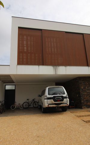 Casa de condomínio para alugar com 355m², 4 quartos e 4 vagasFachada