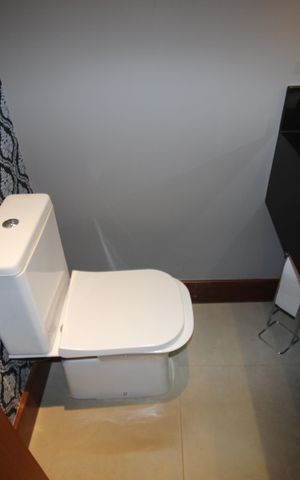 Casa de condomínio para alugar com 355m², 4 quartos e 4 vagasLavabo