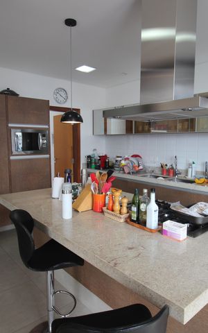 Casa de condomínio para alugar com 355m², 4 quartos e 4 vagasCozinha