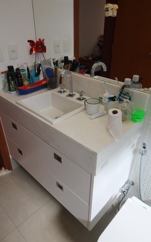 Casa de condomínio para alugar com 355m², 4 quartos e 4 vagasBanheiro