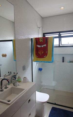 Casa de condomínio para alugar com 355m², 4 quartos e 4 vagasBanheiro