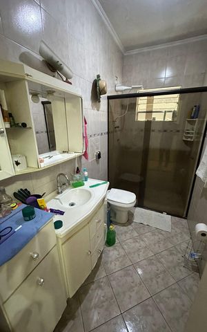 Casa à venda com 175m², 3 quartos e 2 vagas Casa à venda com 175m², 3 quartos e 2 vagasBanheiro