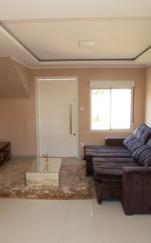 Casa à venda com 230m², 2 quartos e 3 vagas Casa à venda com 230m², 2 quartos e 3 vagasSala