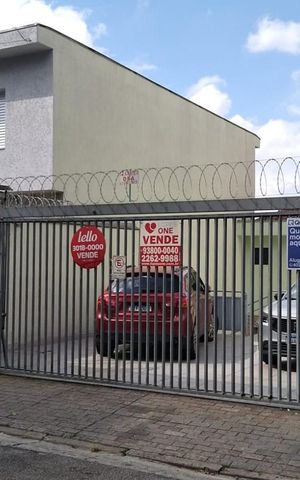 Casa à venda com 150m², 3 quartos e 3 vagas Casa à venda com 150m², 3 quartos e 3 vagasFachada