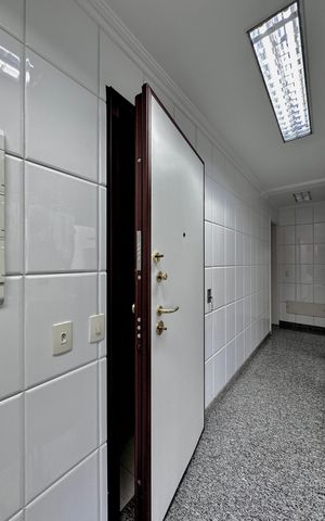 Apartamento à venda com 250m², 3 quartos e 5 vagas Apartamento à venda com 250m², 3 quartos e 5 vagasÁrea de Serviço