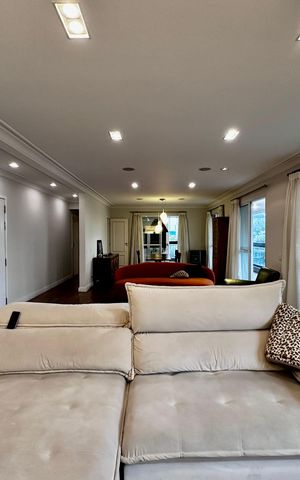 Apartamento à venda com 250m², 3 quartos e 5 vagas Apartamento à venda com 250m², 3 quartos e 5 vagasSala