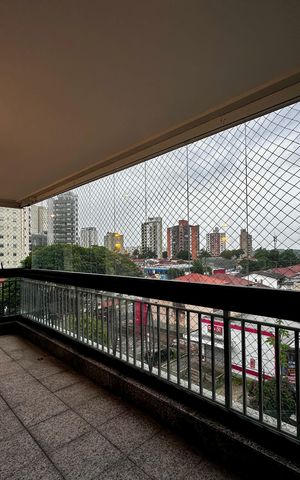 Apartamento à venda com 250m², 3 quartos e 5 vagas Apartamento à venda com 250m², 3 quartos e 5 vagasVaranda