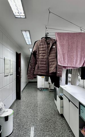 Apartamento à venda com 250m², 3 quartos e 5 vagas Apartamento à venda com 250m², 3 quartos e 5 vagasÁrea de Serviço