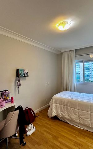 Apartamento à venda com 250m², 3 quartos e 5 vagas Apartamento à venda com 250m², 3 quartos e 5 vagasSuíte 1
