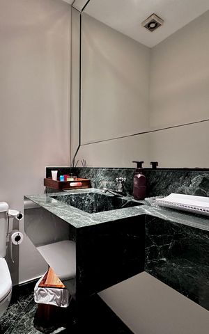 Apartamento à venda com 250m², 3 quartos e 5 vagas Apartamento à venda com 250m², 3 quartos e 5 vagasLavabo