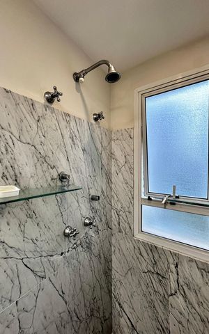 Apartamento à venda com 250m², 3 quartos e 5 vagas Apartamento à venda com 250m², 3 quartos e 5 vagasBanheiro 1 Suíte 3
