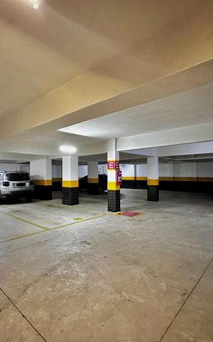 Apartamento à venda com 250m², 3 quartos e 5 vagas Apartamento à venda com 250m², 3 quartos e 5 vagasGaragem