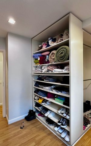Apartamento à venda com 250m², 3 quartos e 5 vagas Apartamento à venda com 250m², 3 quartos e 5 vagasCloset Suíte 3