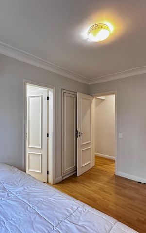 Apartamento à venda com 250m², 3 quartos e 5 vagas Apartamento à venda com 250m², 3 quartos e 5 vagasSuíte 1