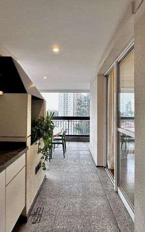 Apartamento à venda com 250m², 3 quartos e 5 vagas Apartamento à venda com 250m², 3 quartos e 5 vagasVaranda