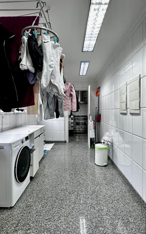Apartamento à venda com 250m², 3 quartos e 5 vagas Apartamento à venda com 250m², 3 quartos e 5 vagasÁrea de Serviço