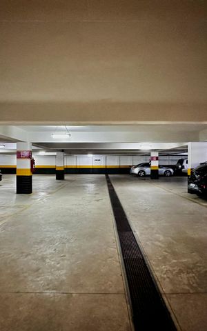 Apartamento à venda com 250m², 3 quartos e 5 vagas Apartamento à venda com 250m², 3 quartos e 5 vagasGaragem