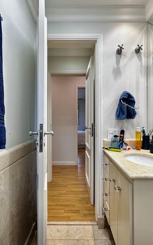 Apartamento à venda com 250m², 3 quartos e 5 vagas Apartamento à venda com 250m², 3 quartos e 5 vagasBanheiro Suíte 2
