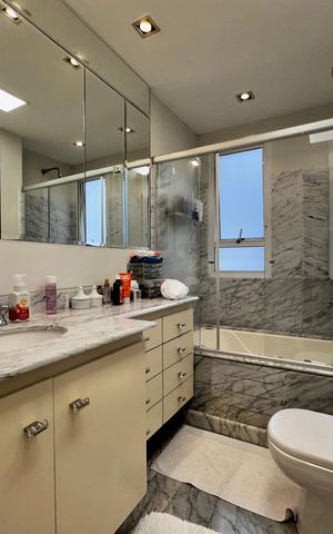 Apartamento à venda com 250m², 3 quartos e 5 vagas Apartamento à venda com 250m², 3 quartos e 5 vagasBanheiro 2 Suíte 3