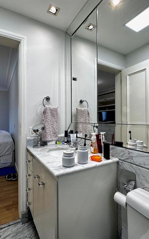 Apartamento à venda com 250m², 3 quartos e 5 vagas Apartamento à venda com 250m², 3 quartos e 5 vagasBanheiro 1 Suíte 3