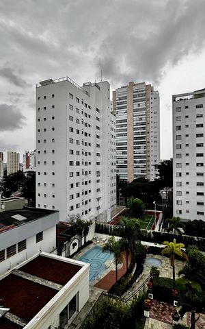 Apartamento à venda com 250m², 3 quartos e 5 vagas Apartamento à venda com 250m², 3 quartos e 5 vagasVista Suíte 1