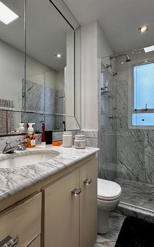 Apartamento à venda com 250m², 3 quartos e 5 vagas Apartamento à venda com 250m², 3 quartos e 5 vagasBanheiro 1 Suíte 3